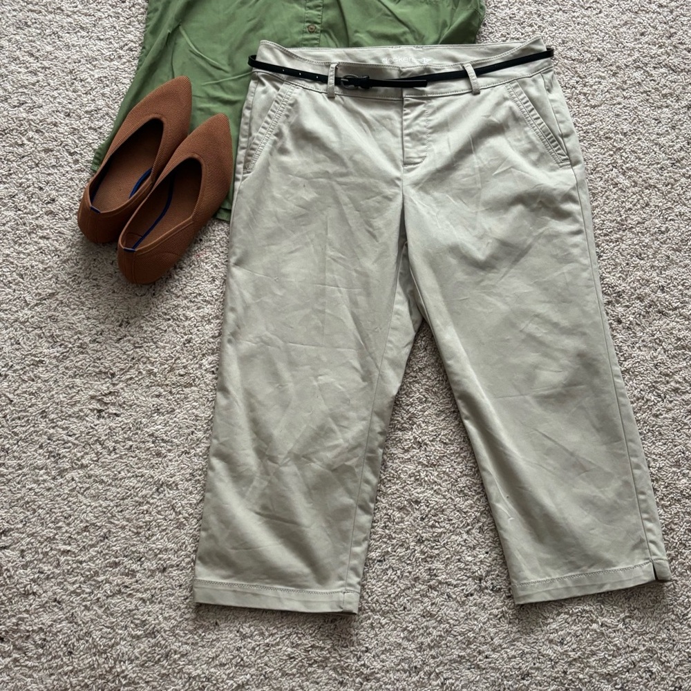 Dockers Women's Beige Capris Chino Pants with pockets and belt 10